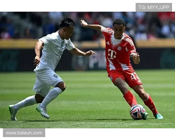 足球明星专访揭秘：他们的心路历程与赛场背后的故事