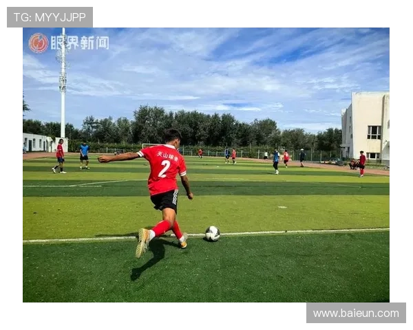 足球明星在绿茵场上激烈对抗展现精彩技艺与团队默契的比赛盛况 足球明星在绿茵场上激烈对抗展现精彩技艺与团队默契的比赛盛况