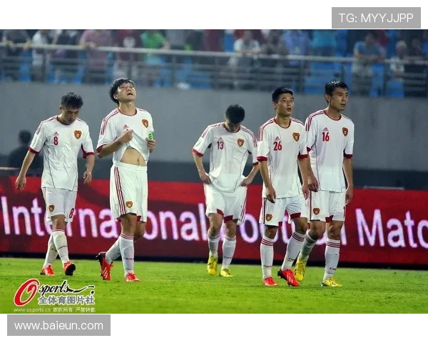 帅气足球明星精彩瞬间集锦展现运动魅力与青春风采